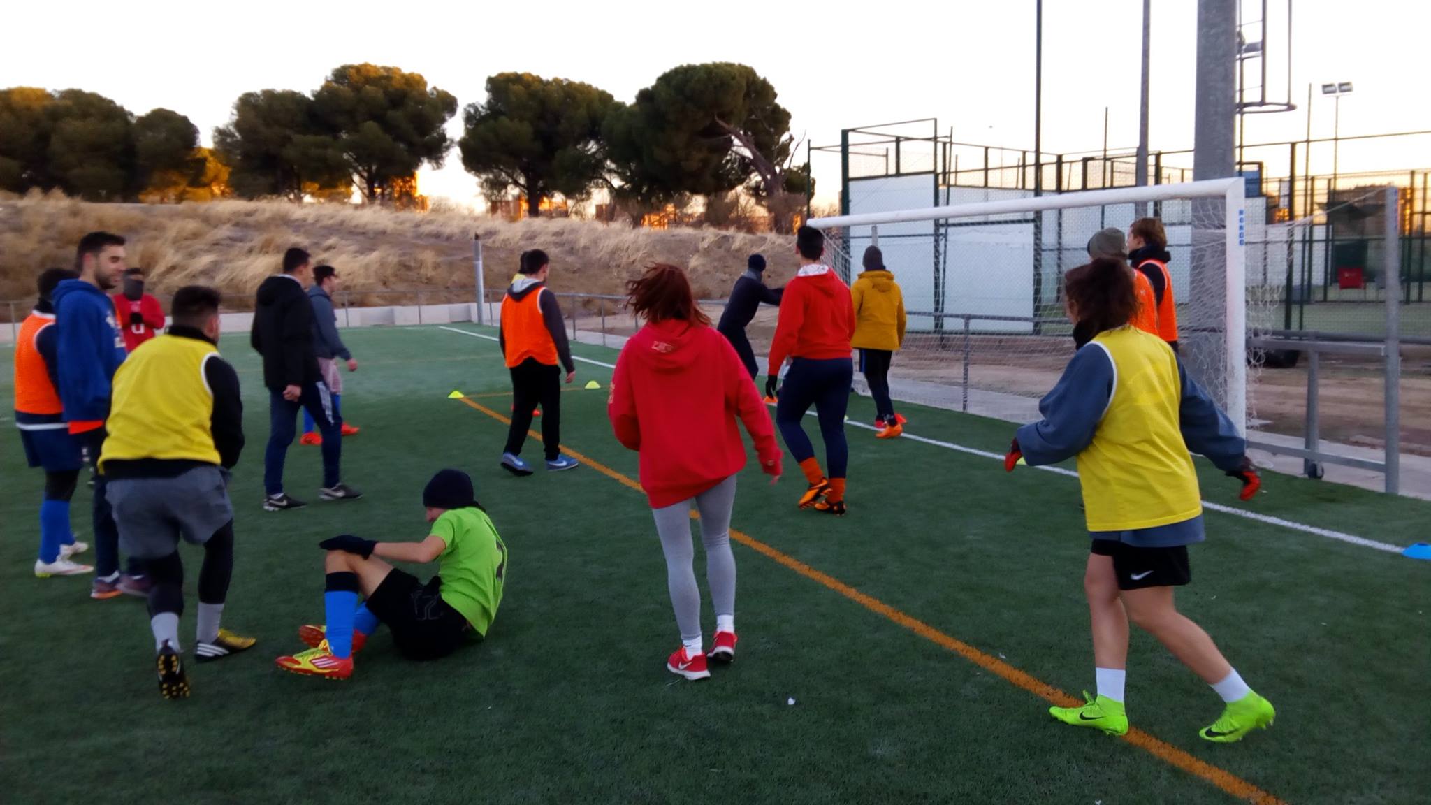 Alumnos de TAFAD en la práctica de fútbol